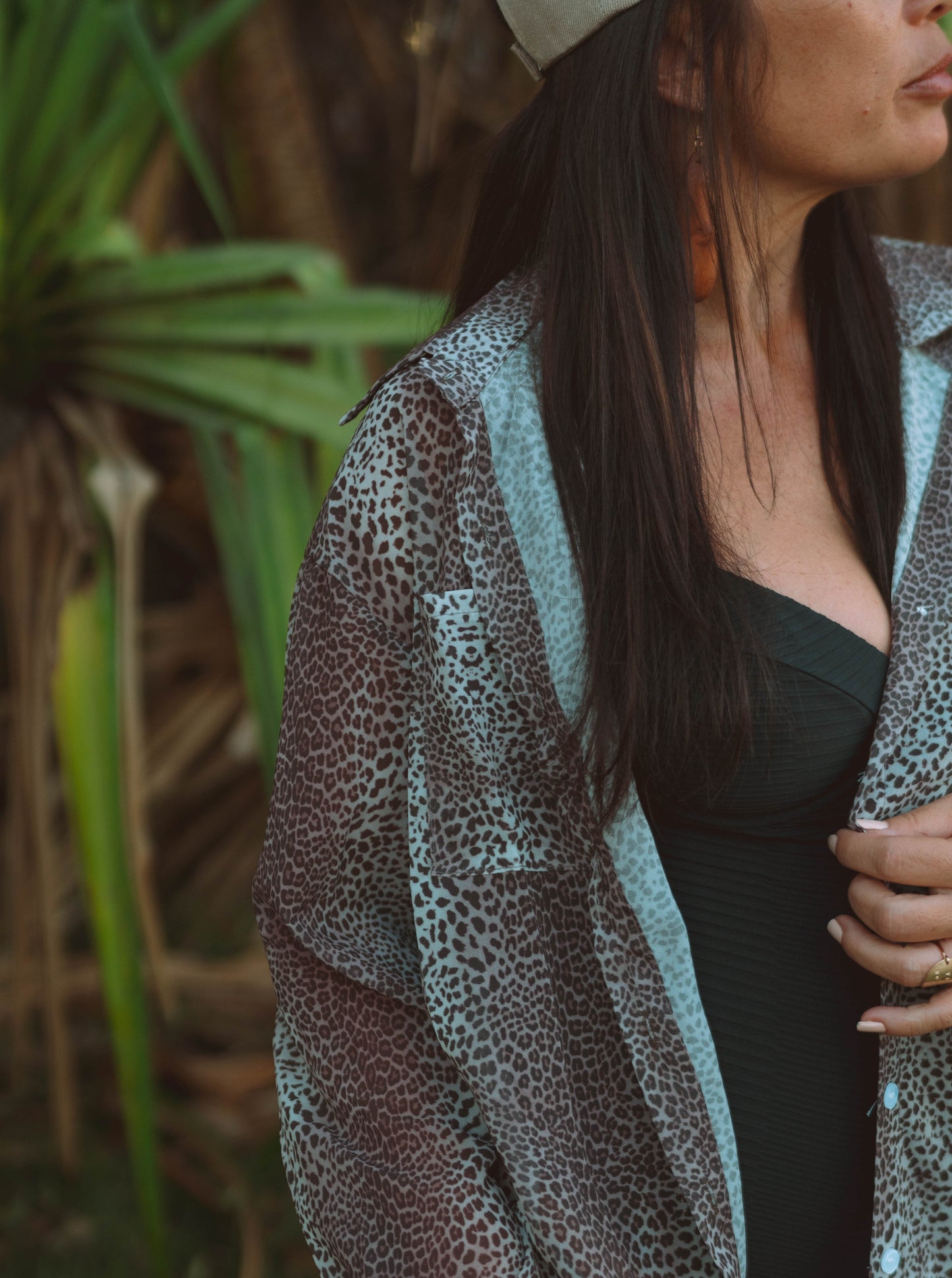 BUTTON UP - Puhi Cover-Up