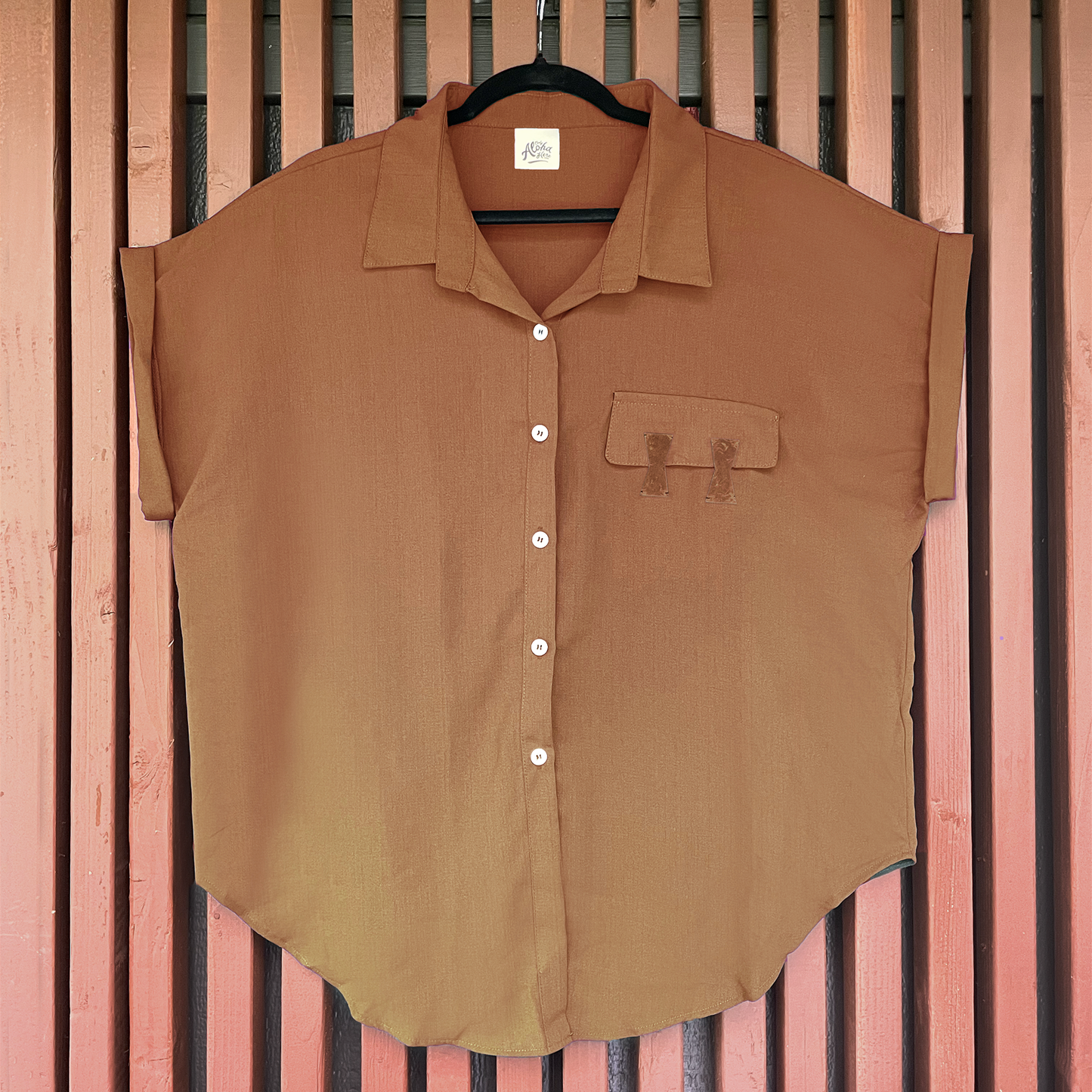 BUTTON UP - Pewa Top