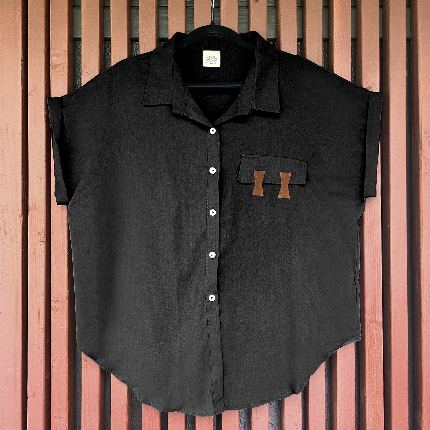 BUTTON UP - Pewa Top